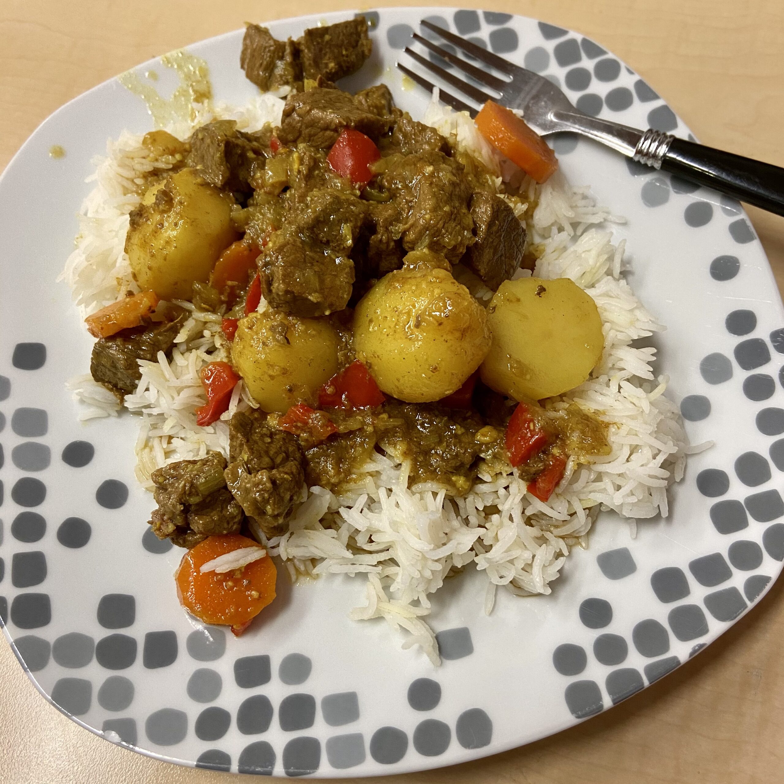 http://www.coachray.nz/wp-content/uploads/2021/01/Mild-Beef-Curry-scaled.jpg